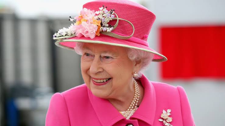Queen Elizabeth Hiring to Run their Social Media Channels ‘Digital Engagement’ Expert